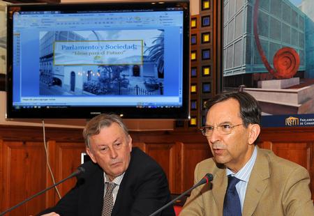 Antonio Castro durante la presentación del Proyecto
