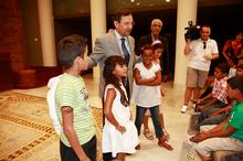 El Presidente charla con ellos