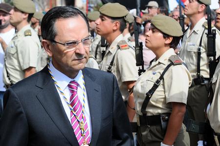 Antonio Castro pasa revista a las Fuerzas Militares presentes