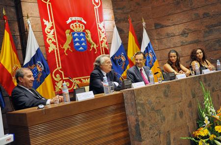 Con alas en los pies - Intervencion de Alberto Vazquez Figueroa -