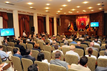 El Salón de actos del Parlamento acogerá el nuevo debate.