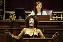 La cantante Anne Peters durante su actuación.