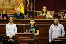 Los representantes de los jóvenes leen la declaración institucional.