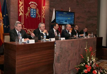 La Mesa de los ponentes.