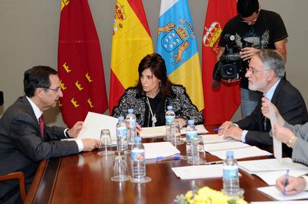 Los presidentes de los legislativos de Navarra, Murcia y Canarias durante la reunión.