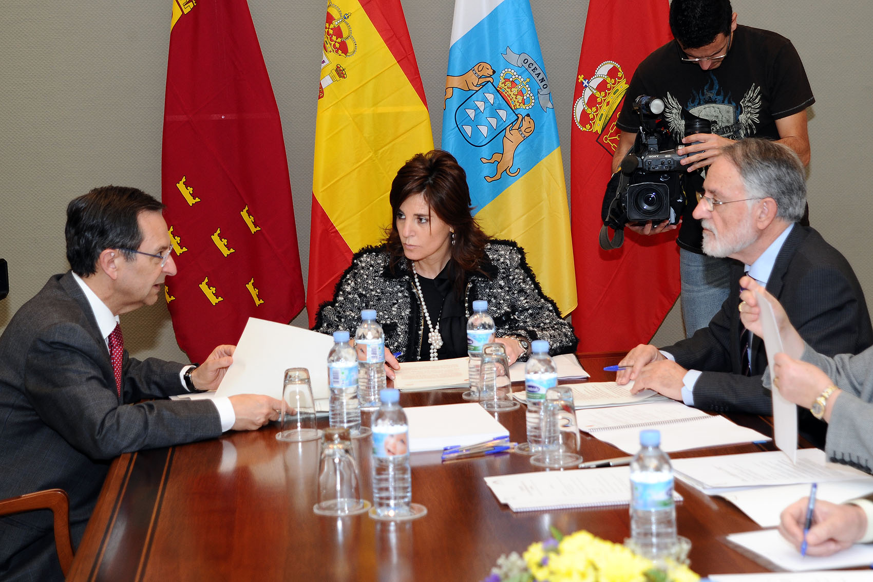 Los presidentes de los legislativos de Navarra, Murcia y Canarias durante la reunión.