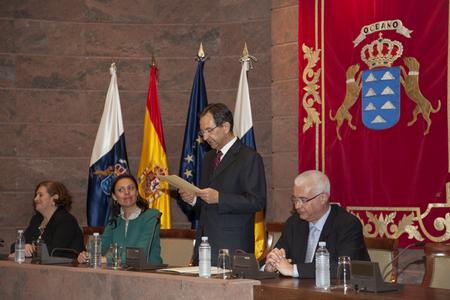 El presidente del Parlamento, Antonio Castro, durante su intervención.