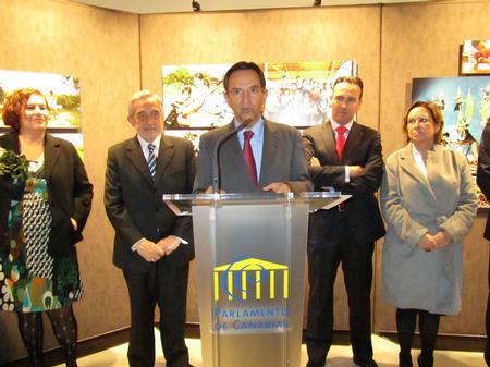 Antonio Castro durante la inauguración de la exposición.