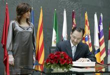 Coprepa 2011 - Firma del Presidente del Parlamento, Antonio Castro en el Libro de Honor.