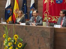 La Fiscal Jefe,Carmen Almendral, junto a Antonio Castro y Alfonso Cavallé.