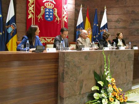 La mesa presidencial.