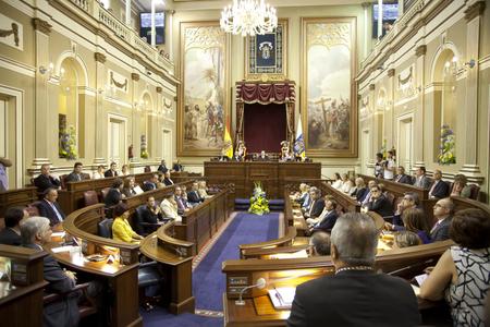 Salón de Plenos del Parlamento de Canarias.