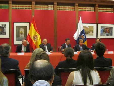 Francisco Javier Guerrero, Lucas Raya, Juan José Esteban, Antonio Castro, y el conferenciante, Santiago Soldevilla.