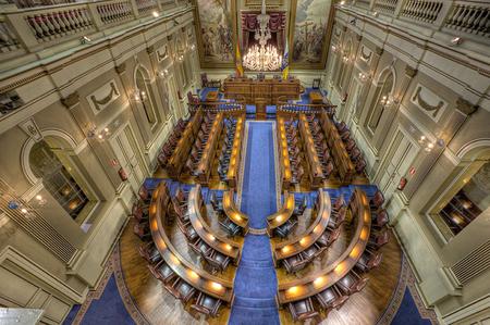 Salón de Plenos del Parlamento de Canarias.