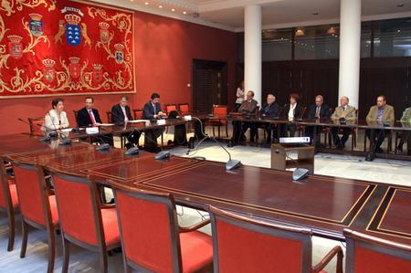 Presentación de la biblioteca Vieravirtual en la sala de cabildos del Parlamento (2).