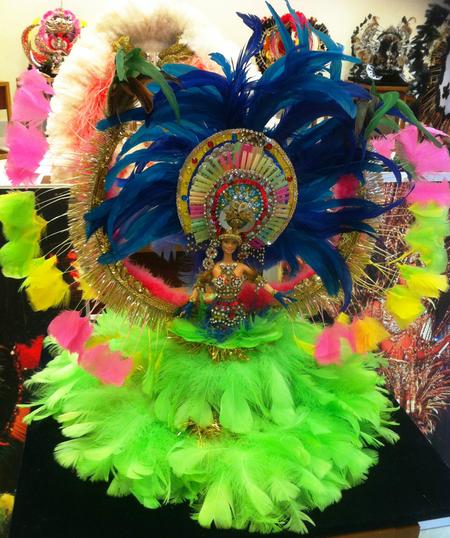 Barbie vestida de Reina del Carnaval (1).