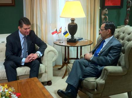 El embajador checo y el presidente del Parlamento.