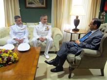 Fotografía El presidente del Parlamento recibió al Comandante del Juan Sebastián de Elcano 