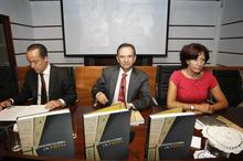 Fotografía El presidente del Parlamento presentó el libro 