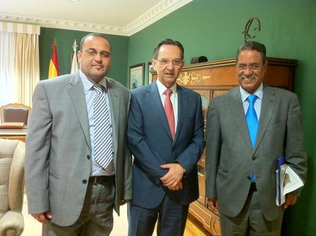 El presidente del Parlamento con el cónsul de Mauritania (a su derecha).