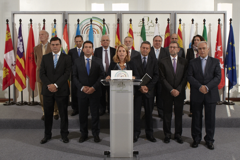 Los presidentes de los parlamentos autonómicos de España reunidos en Vitoria (1).