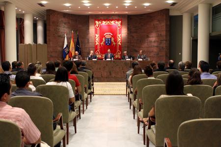 Público asistente a la conferencia del presidente de la Sala II del Tribunal Supremo.