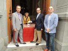 Fotografía El Parlamento de Canarias entregó un donativo a Cruz Roja en el 