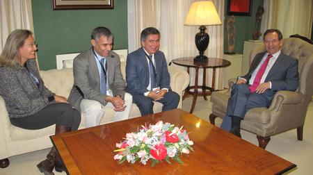 Reunión del presidente del Parlamento con representantes farmacéuticos.