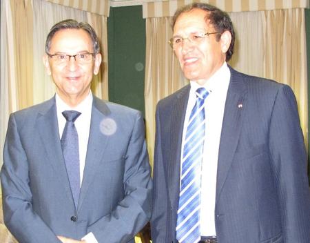 El presidente del Parlamento, Antonio Castro, con el cónsul general de Marruecos.