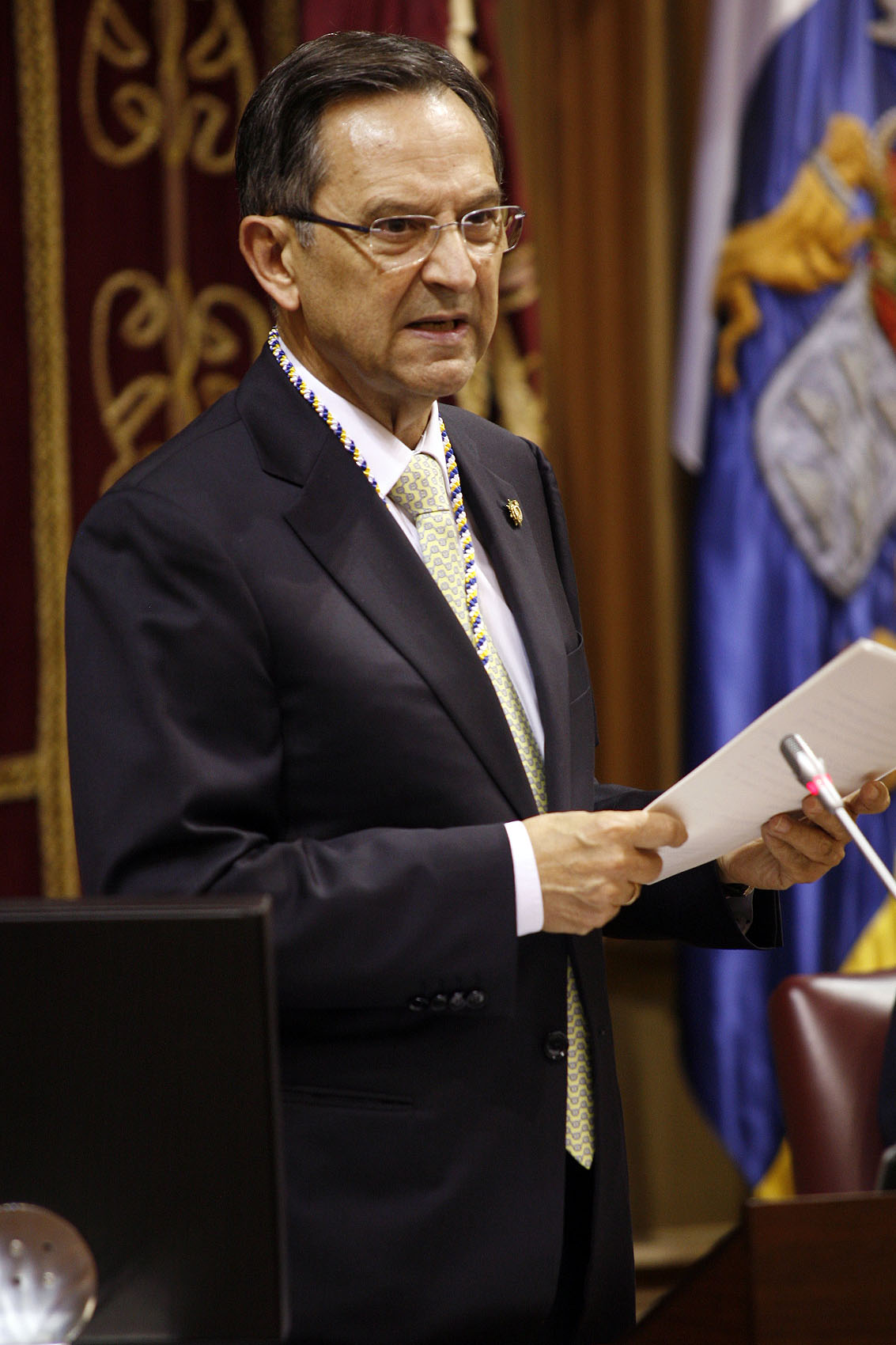 El presidente del Parlamento, Antonio Castro, durante su intervención.