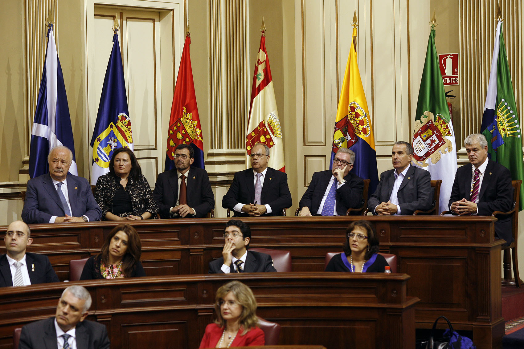 Los presidentes de los Cabildos Insulares durante el acto institucional.