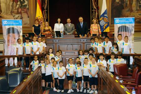 Algunos de los participantes en el pleno infantil organizado por Aldeas Infantil SOS en 2012.