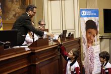 Pleno en el Parlamento de Canarias organizado por Aldes Infantiles SOS España (2).