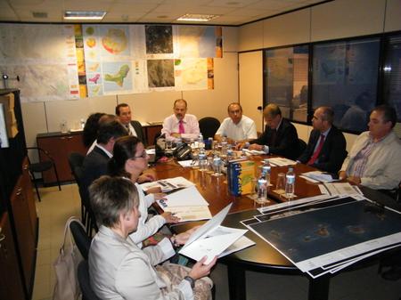 Visita de una delegación parlamentaria a la empresa Grafcan.
