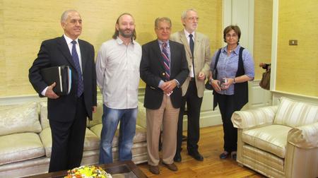 El vicepresidente segundo, Manuel Fernández, con los representantes de la 