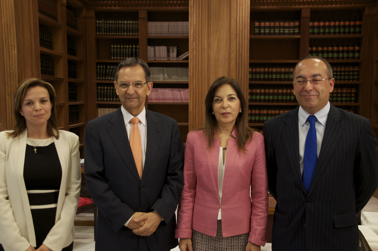 Antonio Castro, Brígida Mendoza, Julio Cruz y Alicia Méndez en la IX Extracción de sangre en el Parlamento de Canarias.