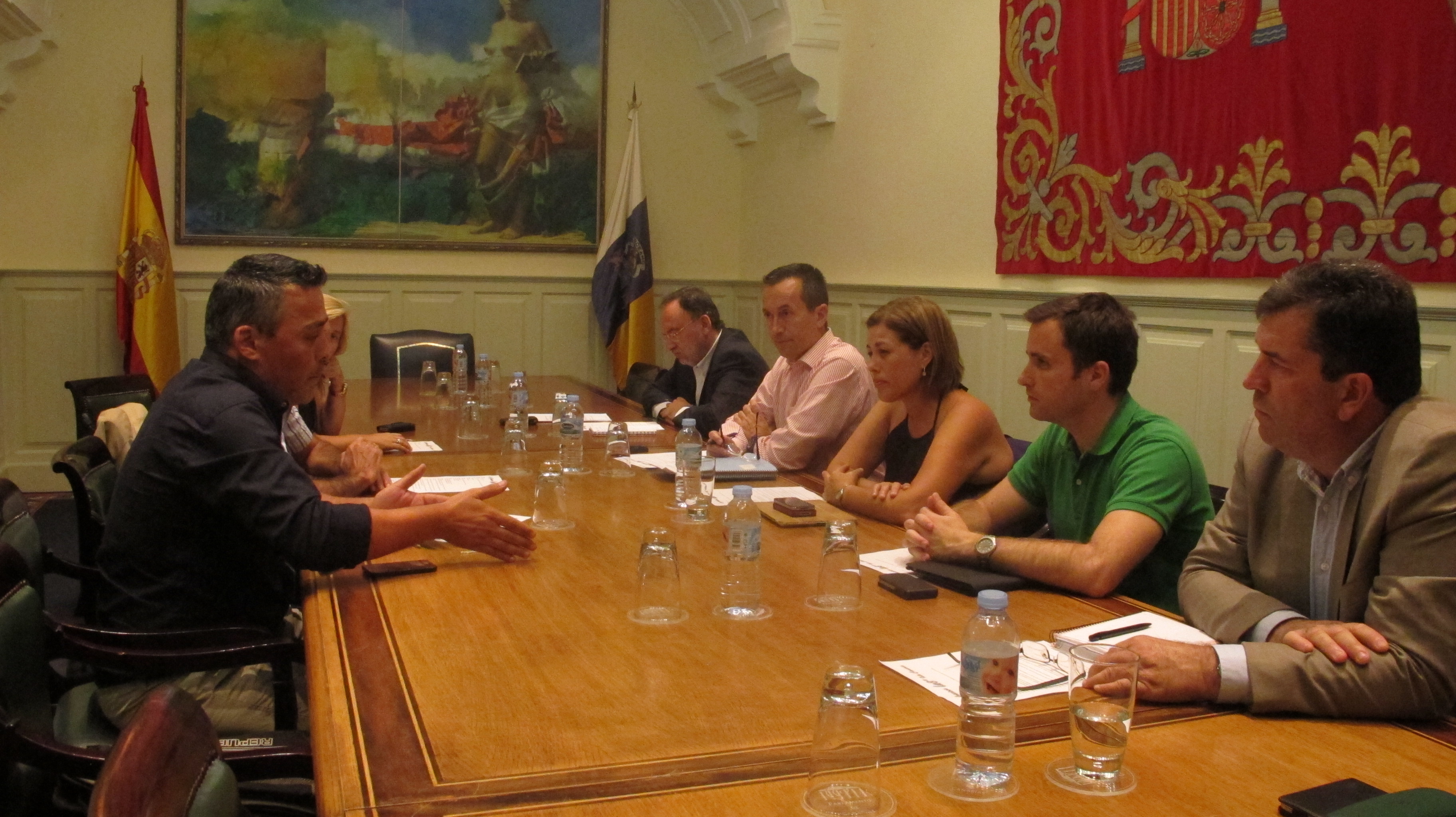Reunión de una delegación parlamentaria con miembros de la Plataforma, La Graciosa, la 8ª isla.