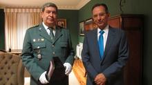 Antonio Castro con el jefe de la Plana Mayor de la Zona de Canarias, el coronel de la Guardia Civil, Pedro Izquierdo Sánchez.