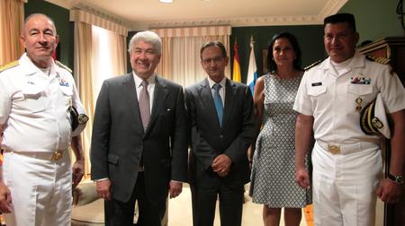 El presidente del Parlamento con los representantes mexicanos.