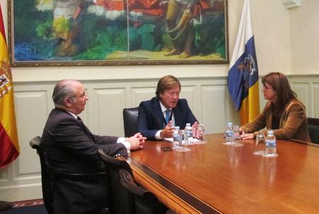 Reunión de los Grupos Parlamentarios con Guillerno Tevar, delegado en Canarias de la Asociación de Víctimas del Terrorismo.