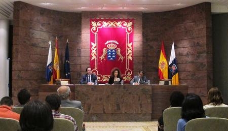 Presentación en el salon de actos del Parlamento del libro 