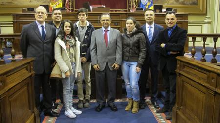 Los jóvenes galardonados en el concurso de relatos 