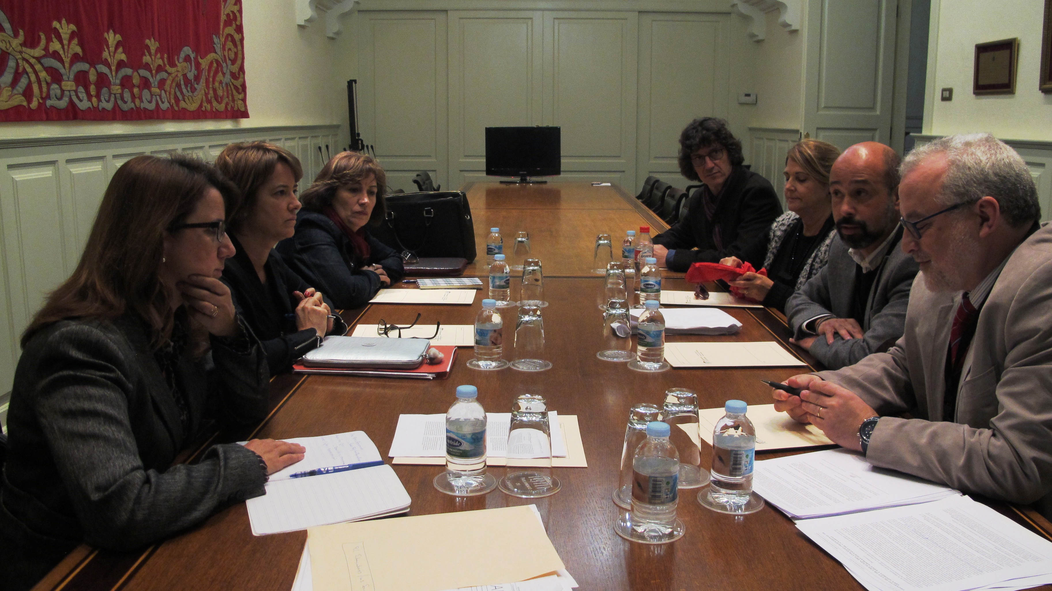 Reunión de los Grupos Parlamentarios con representantes de la Asociación Profesional de Educadores Sociales.