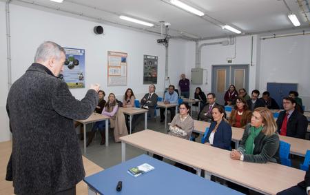 Diputados del Parlamento de Canarias conocen los proyectos de investigación del Instituto Universitario de Enfermedades Tropicales