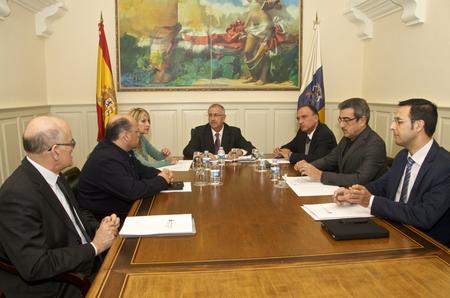 El Gobierno entrega el anteproyecto de la Ley de Transparencia a los portavoces parlamentarios.