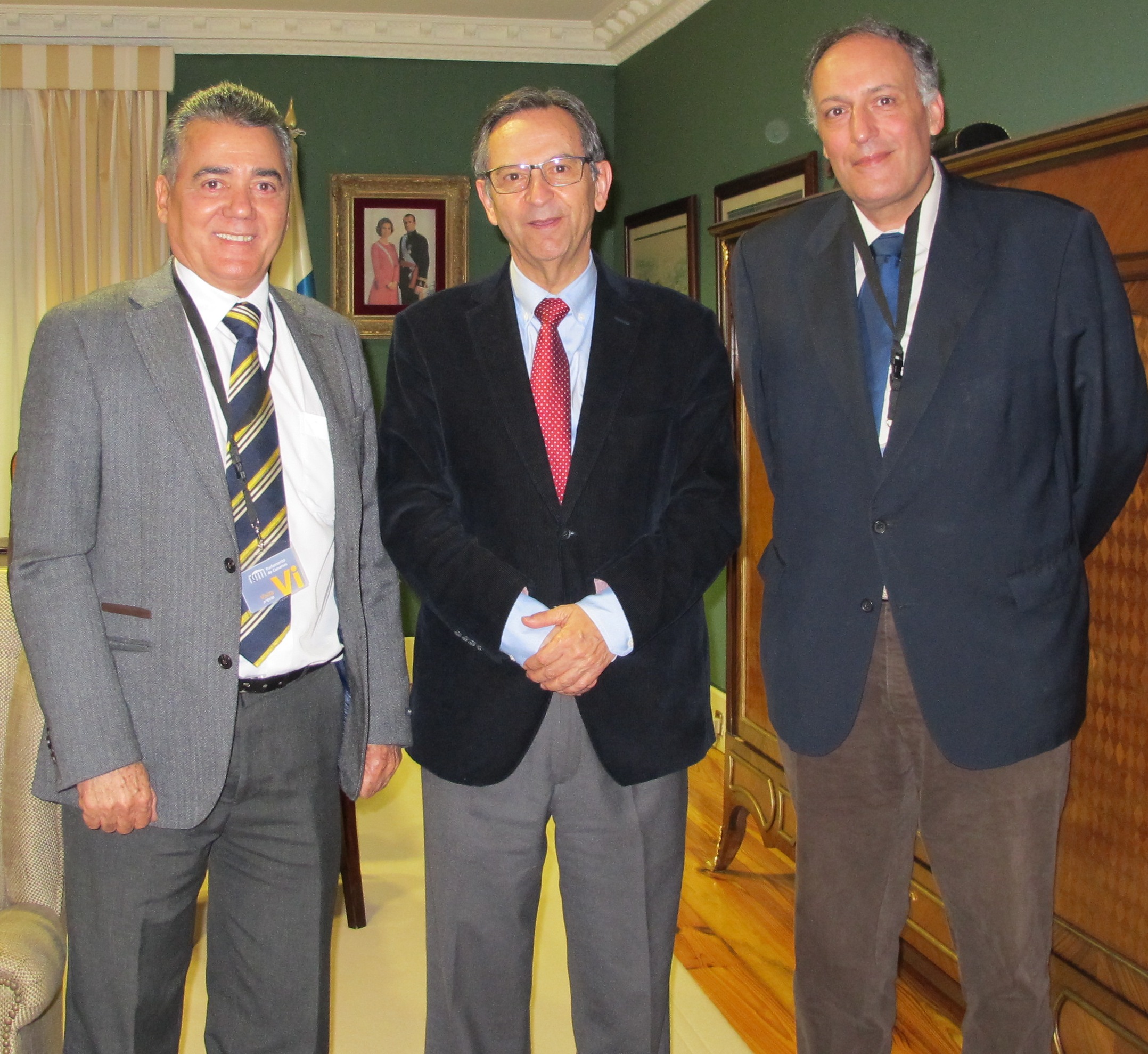 El presidente del Parlamento con el cónsul de Cuba y el viceconsejero de Acción Exterior.