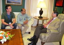 El presidente del Parlamento con representantes de Happy Children