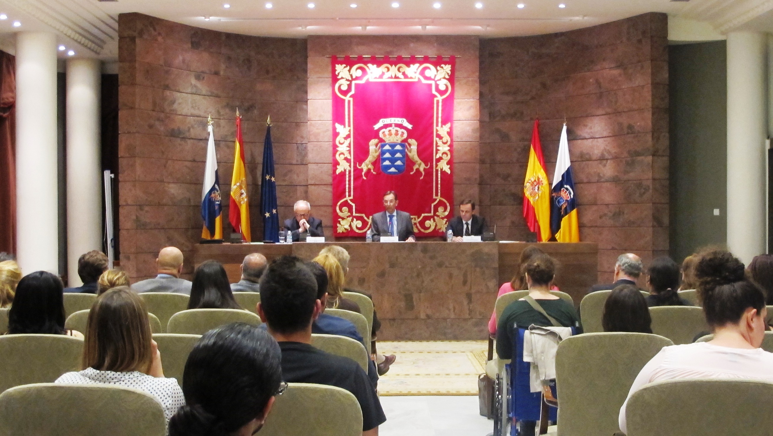 Conferencia de Claro José Fernández-Carnicero en el Parlamento.