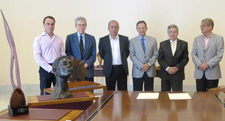 Donación de esculturas de Garciarramos al Parlamento.