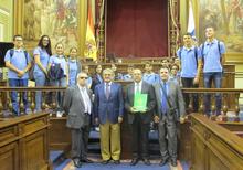Fotografía Escolares canarios piden la adhesión del Parlamento a la proclamación del 